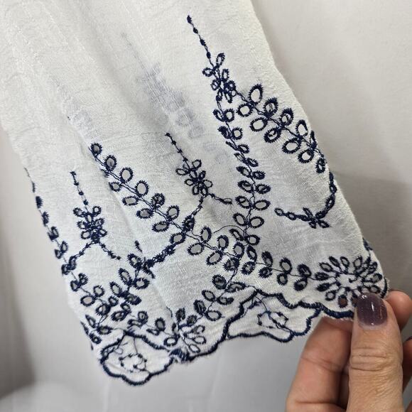 Fig and Flower White Blue Lace Semisheer Blouse Size PM - Picture 7 of 8